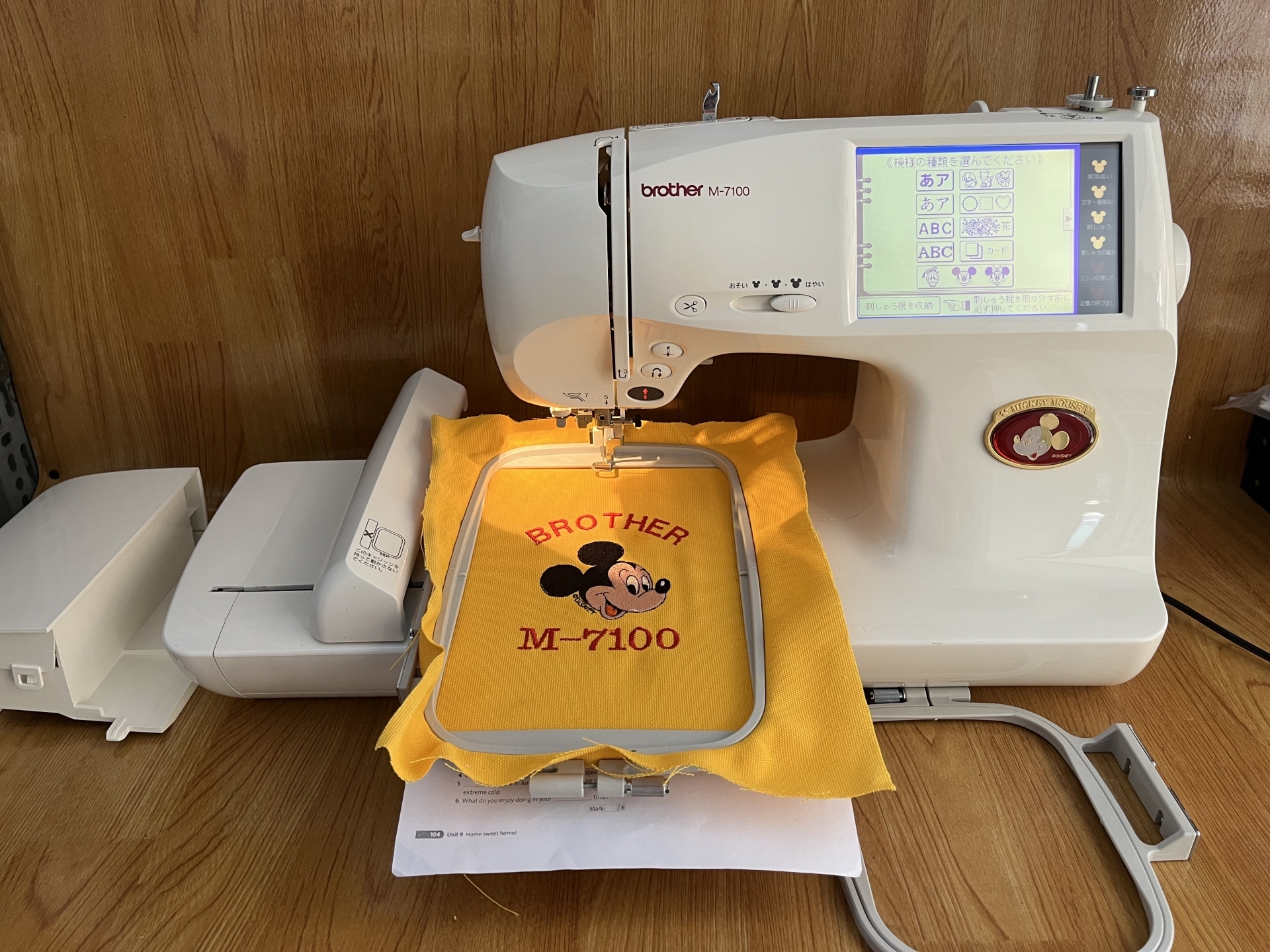 brother ZZ3-B987 M7100 Mickey Mouse ミシン＊ジャンク品 brother M7100 Mickey Mouse ZZ3-B987 ミシン＊現状品