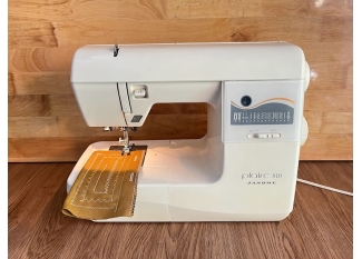 máy may gia đình Janome Plaire 810