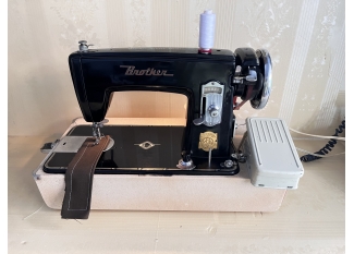 máy may cổ điển Brother Gù Đen