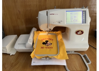 Brother Mickey M 7100 và bộ khung thêu