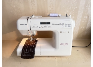 máy may gia đình Janome Lechere C410