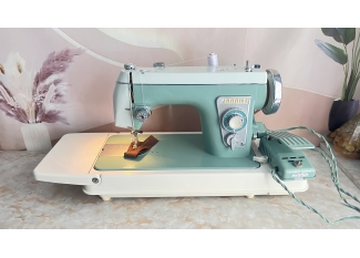Máy may cổ điển Janome nắp sắt