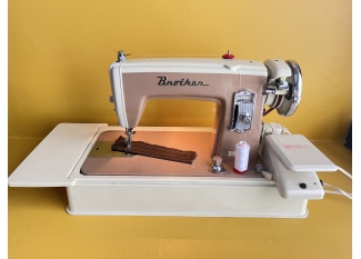 máy may cổ điển Brother Gù Nâu Sữa