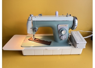 Máy may cổ điển Janome nắp sắt