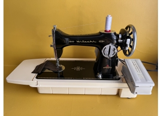 máy may cổ điển Hitachi