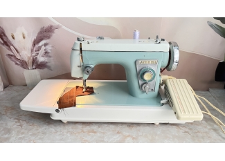 Máy may cổ điển Janome nắp sắt