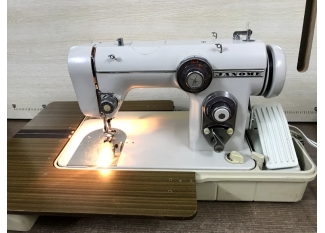 May và thùa khuy Janome 672