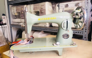 DÀNH 10 NĂM SƯU TẦM 130 MÁY MAY CỔ