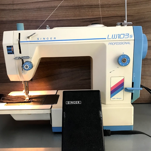 Singer LW103S Professional